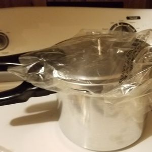 8 qt Pressure cooker
